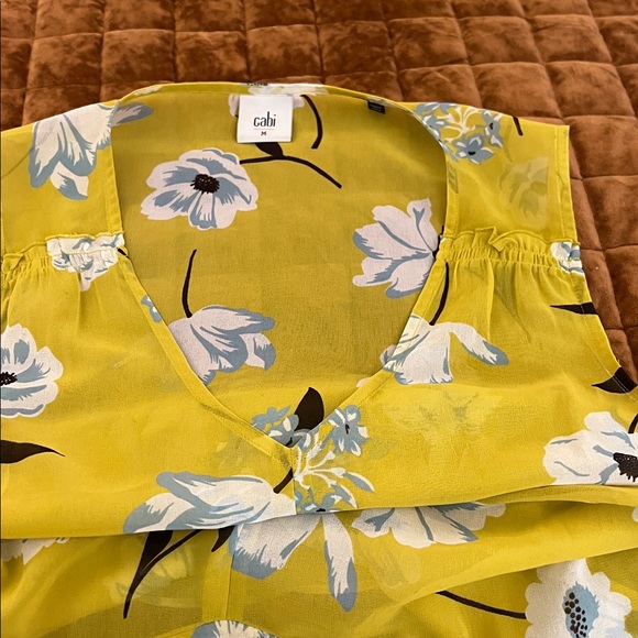 ✨3/$20 Cabi Floral Yellow Sleeveless Top - Picture 4 of 4